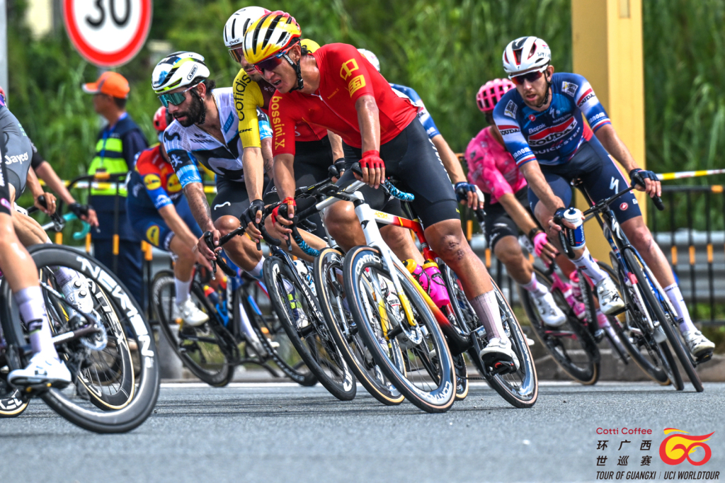 落脚地, 段同时拿到, 受到广西人